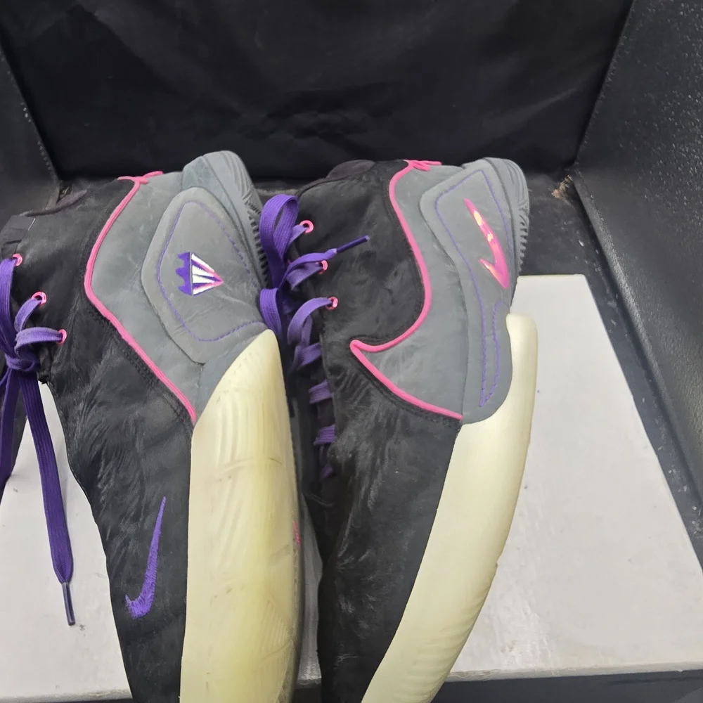 Nike Black‎ and Purple Athletic Shoes